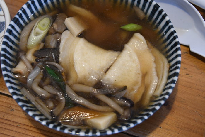 【食べログ3.5以上の店】ひらめ漬け丼1000円!青森八戸の「みなと食堂」_e0171573_1943649.jpg