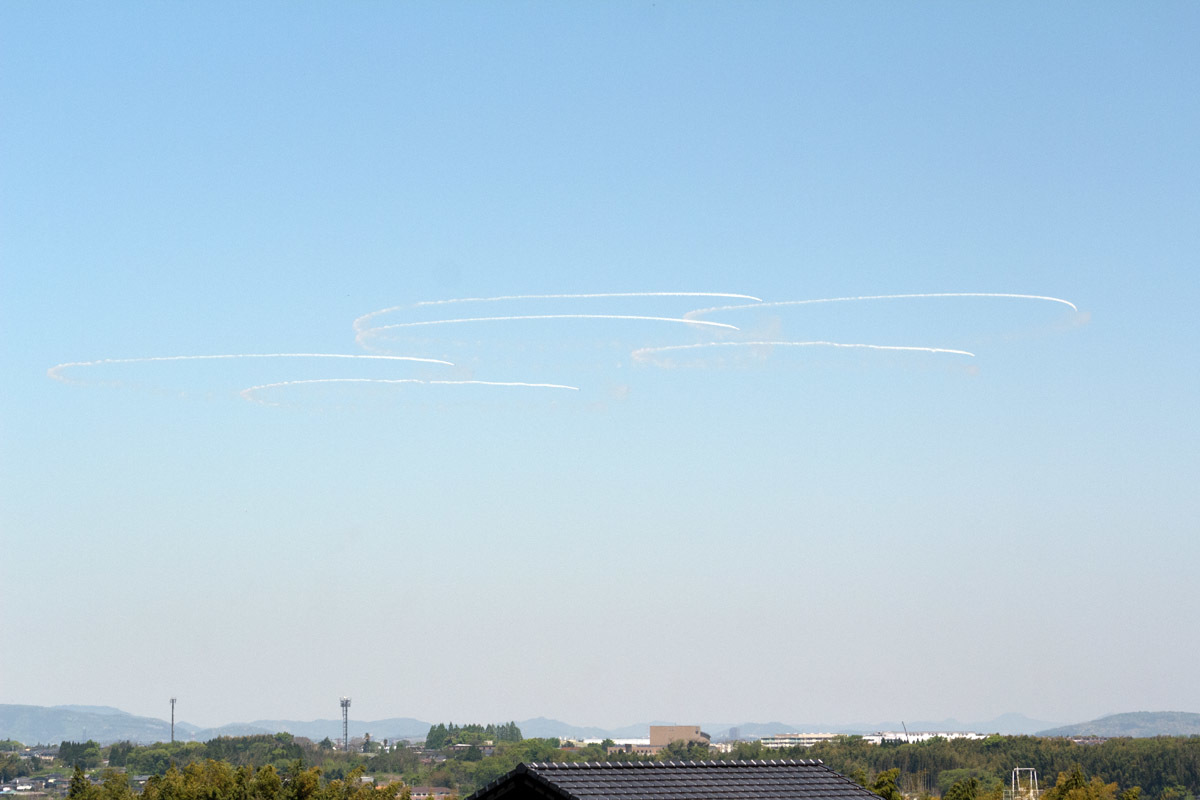 ブルーインパルス 熊本上空展示飛行_e0174091_15013751.jpg