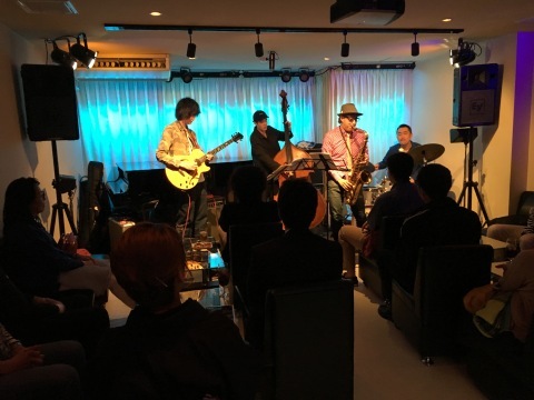 広島 Jazzlive comin 5月のスケジュール と 本日火曜日のライブ!_b0115606_12030775.jpg