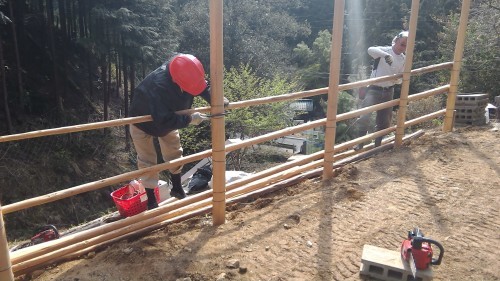 理想の森の新しい小屋(作業1日目)_e0032609_16364324.jpg