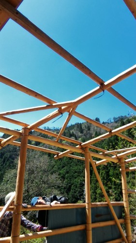 理想の森の新しい小屋(作業2日目)_e0032609_16544199.jpg