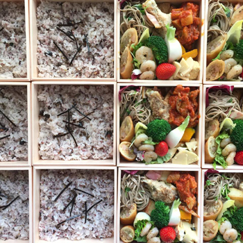 お誕生日の会食用のお弁当_a0251920_11114032.jpg