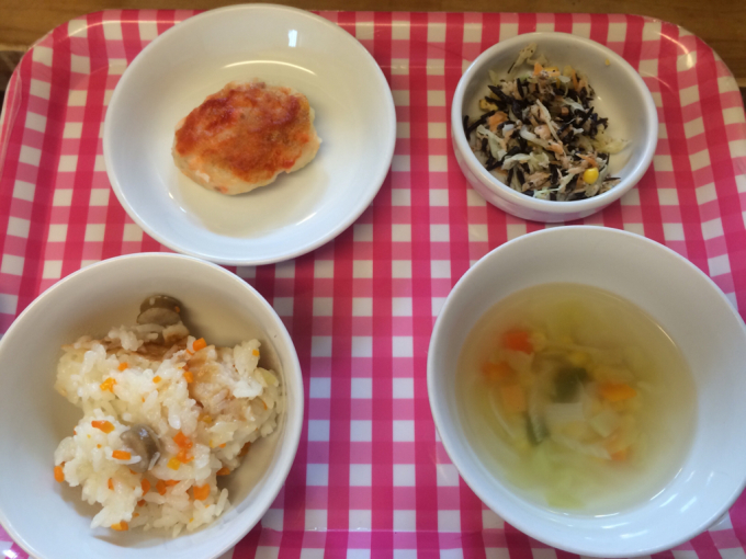 4月26日の給食 と保育園の様子♪_c0293682_13105191.jpg