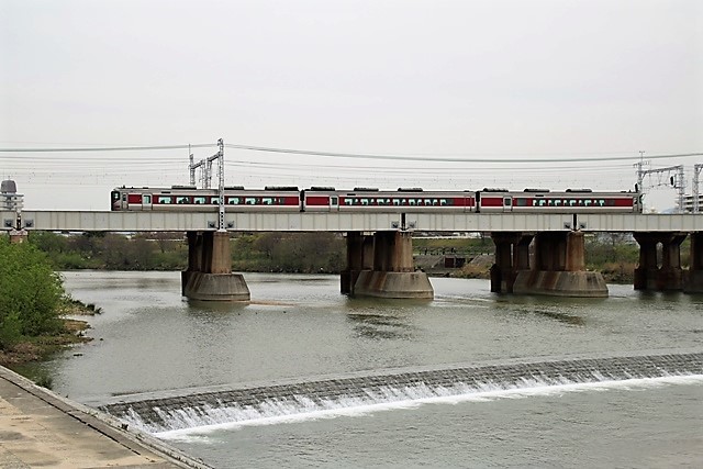 藤田八束の鉄道写真@武庫川鉄橋を渡る貨物列車・・・武庫川、西宮市_d0181492_17530343.jpg