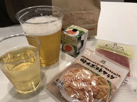 羽田ではスパイシーモスバーガー♪_c0212604_20483431.jpg