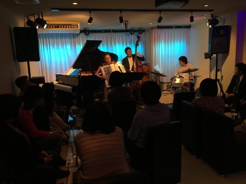 Jazzlive comin 広島  本日木曜日のライブ！_b0115606_11461112.jpg
