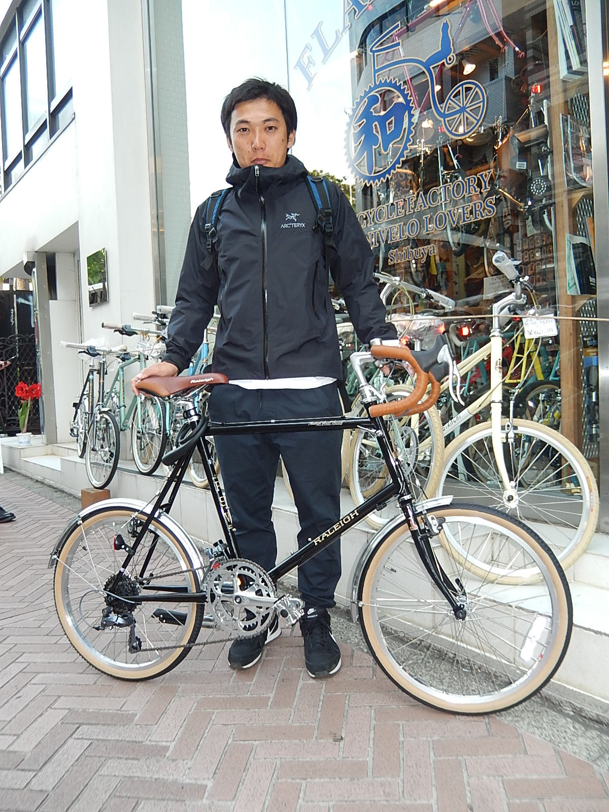 4月27日　渋谷　原宿　の自転車屋　FLAME bike前です_e0188759_204025.jpg