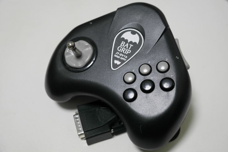 【レビュー】SANWA-SUPPLY JY-DV16 BAT GRIP（再録）_c0004568_22431314.jpg