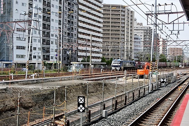 藤田八束の鉄道写真@EF65形式貨物列車が大好き、新大阪駅にて・・・貨物列車桃太郎も大好き頑張る姿が魅力的_d0181492_18203249.jpg