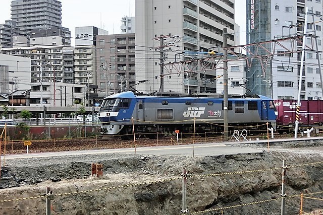 藤田八束の鉄道写真@EF65形式貨物列車が大好き、新大阪駅にて・・・貨物列車桃太郎も大好き頑張る姿が魅力的_d0181492_18204554.jpg