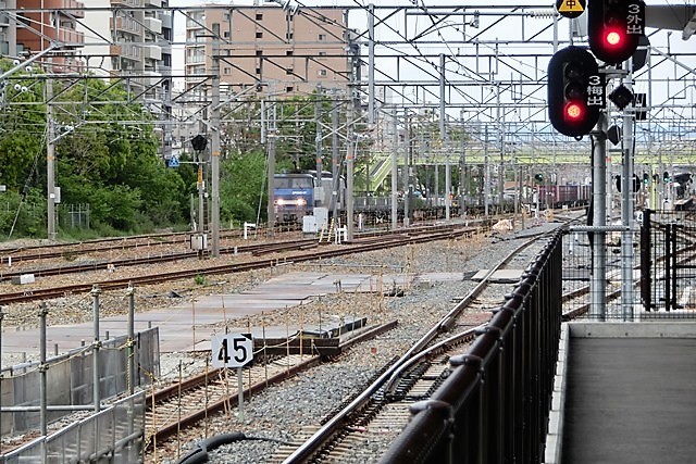 藤田八束の鉄道写真@EF65形式貨物列車が大好き、新大阪駅にて・・・貨物列車桃太郎も大好き頑張る姿が魅力的_d0181492_18361055.jpg