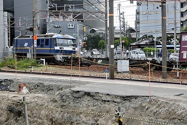 藤田八束の鉄道写真@EF65形式貨物列車が大好き、新大阪駅にて・・・貨物列車桃太郎も大好き頑張る姿が魅力的_d0181492_18374041.jpg