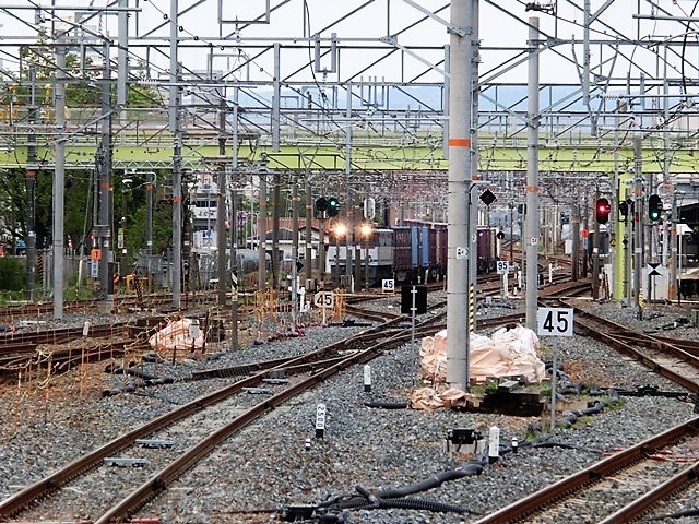 藤田八束の鉄道写真@EF65形式貨物列車が大好き、新大阪駅にて・・・貨物列車桃太郎も大好き頑張る姿が魅力的_d0181492_18380407.jpg