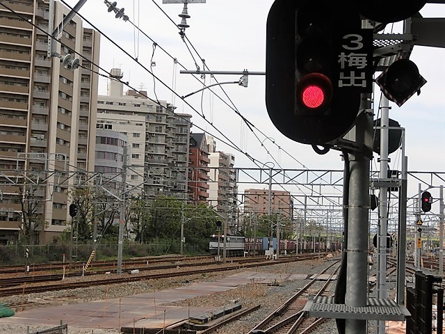 藤田八束の鉄道写真@EF65形式貨物列車が大好き、新大阪駅にて・・・貨物列車桃太郎も大好き頑張る姿が魅力的_d0181492_18382861.jpg