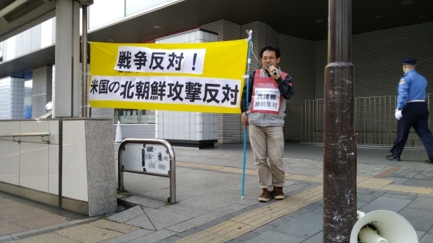 4月27日、岡山駅前で、とめよう戦争への道！百万人署名運動・岡山県連絡会が街頭宣伝。労組・団結破壊の共謀罪と朝鮮侵略戦争絶対反対を訴える。労働者・市民の団結が戦争をとめ社会を変える力だ。_d0155415_10154955.jpg