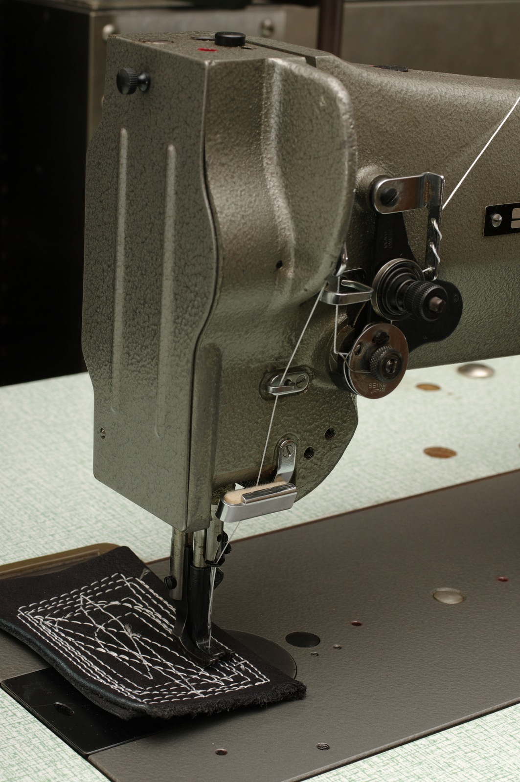 業務用ミシン (レザークラフト及びデニム厚手生地) SEIKO STH-8BLD-3