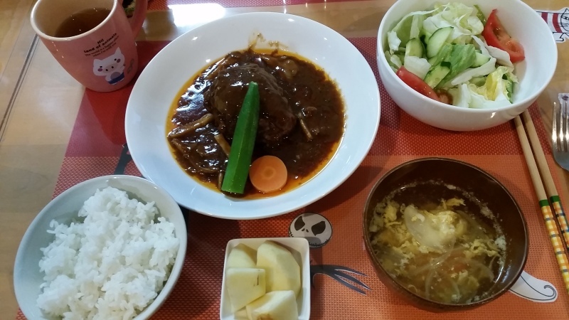 あじさい夕食　バーグ定食_c0357519_05543750.jpg