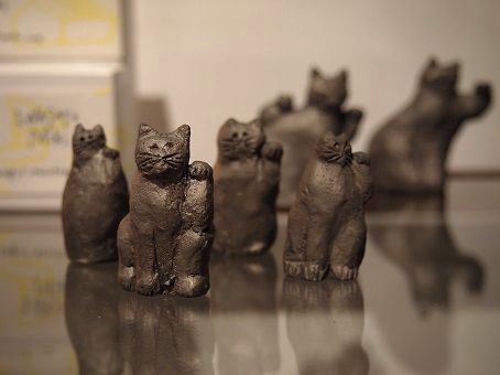 イワサトミキさんの瓦猫_b0322280_21001682.jpg