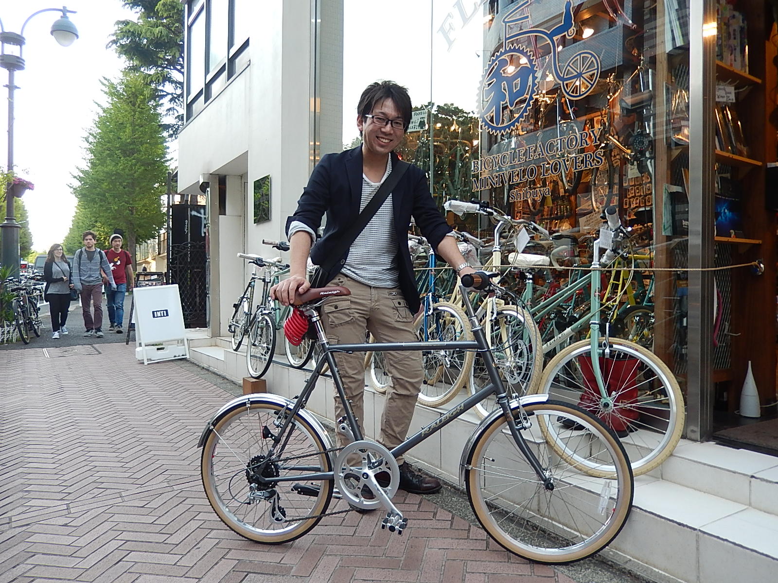 4月30日　渋谷　原宿　の自転車屋　FLAME bike前です_e0188759_1851509.jpg