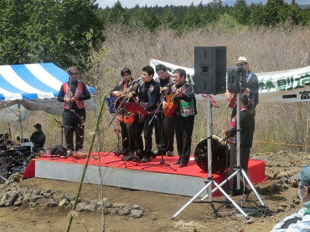 いい汗をかいた! 3年振りに参加した「第24回富士山麓ブナ林創造事業」_f0141310_08100542.jpg