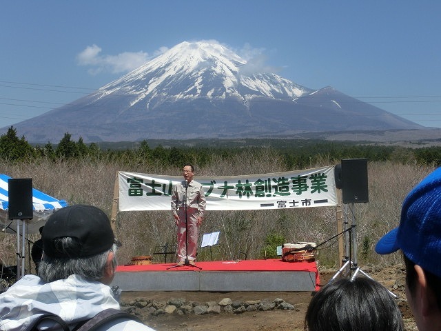 いい汗をかいた! 3年振りに参加した「第24回富士山麓ブナ林創造事業」_f0141310_08112866.jpg