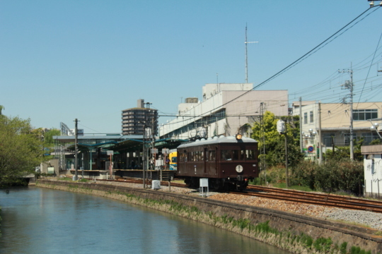 電気機関車と人が綱引き?_b0207413_08290078.jpg