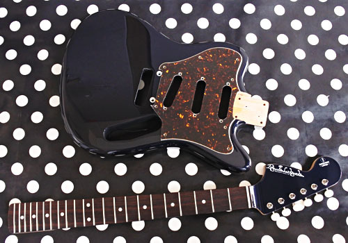 バラエティーに富んだGuitar × 5種の塗装が完了です!_e0053731_17414821.jpg