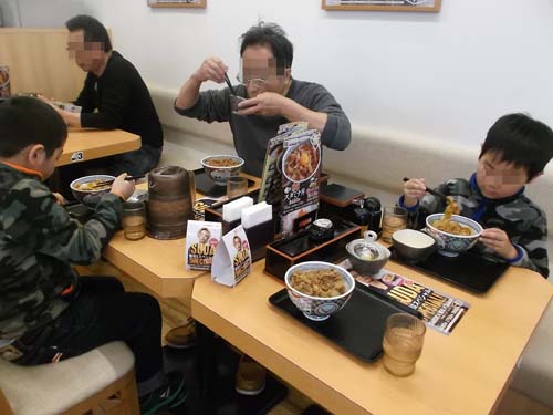 お土産はあんごま餅&吉野家で牛丼を食べる_f0019498_9341437.jpg