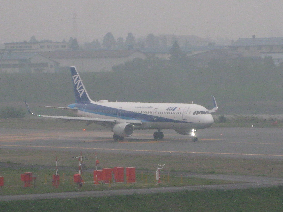 5月の初便　雨空を突く。_f0281398_23020709.jpg