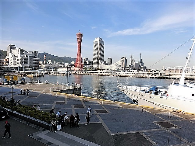 お洒落な港神戸 青空と神戸の街 たくさんの人で大賑わいの神戸港 藤田八束の日記 お洒落な港神戸 青空と神戸の街 たくさんの人で大賑わいの神戸港 藤田八束の日記