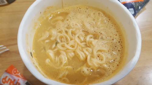 タイのカップラーメン_c0160277_23441839.jpg