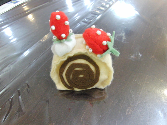 フェルト細工 ~ ケーキのマスコット ~_e0222340_16441324.jpg