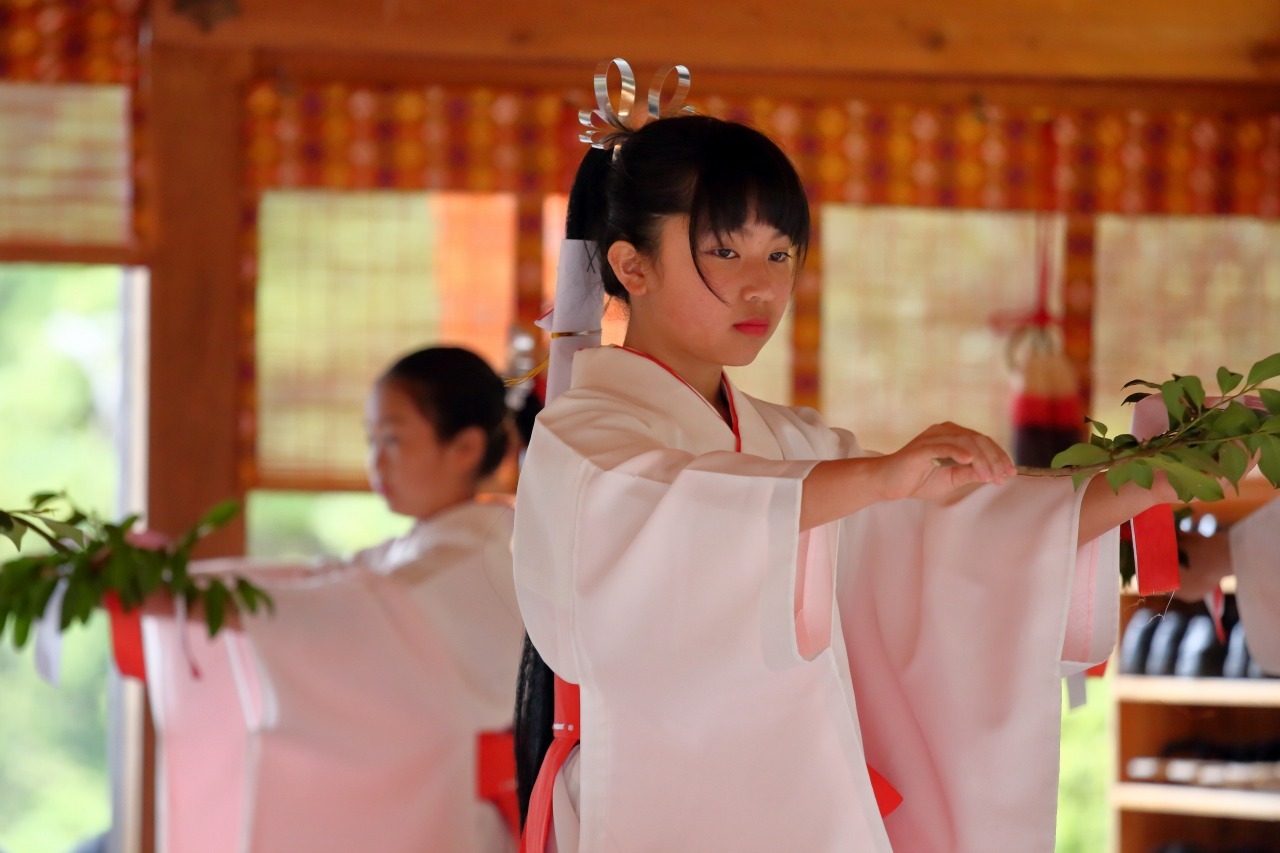 彌美神社の王の舞　前篇_c0196076_23173266.jpg