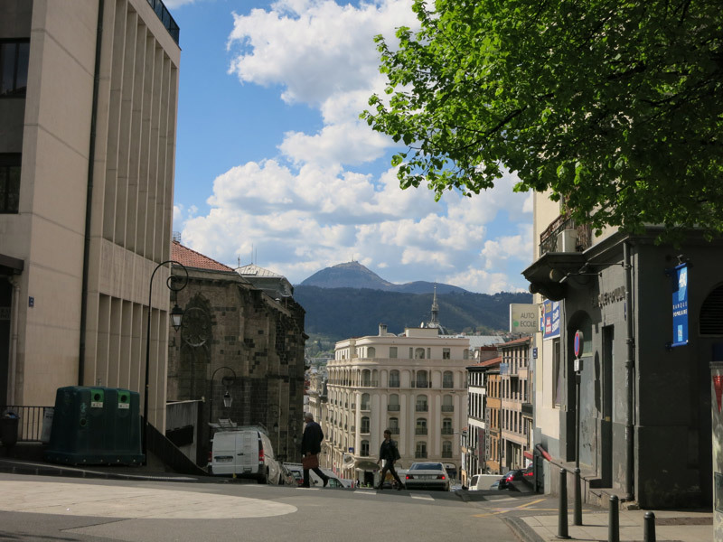 山頂でスケッチ〈Puy de Dôme〉lun. 10 avril＊3日目3_f0176688_13264892.jpg