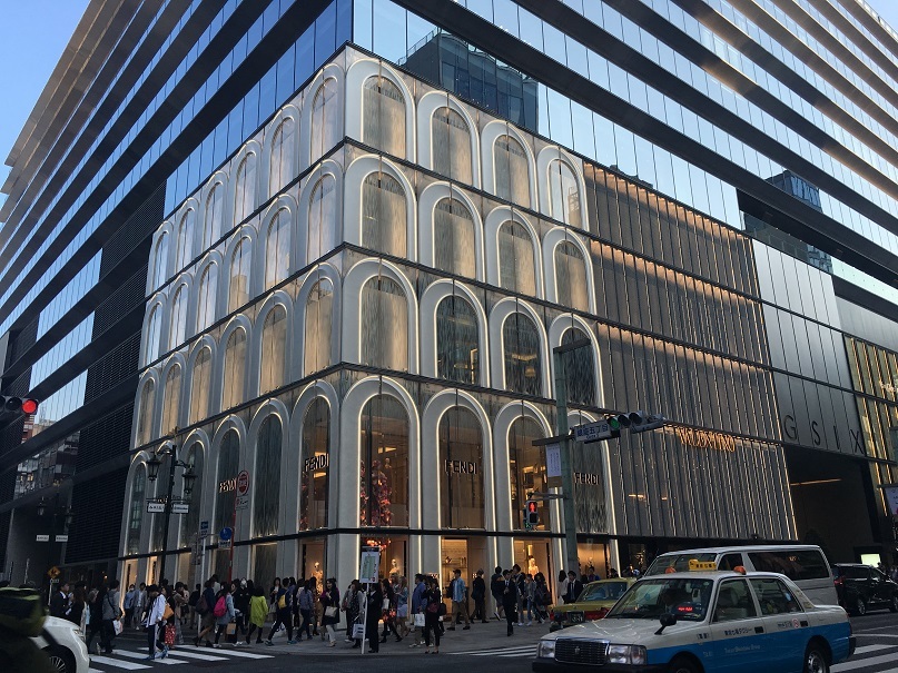 Ginza Sixのファサード ジジのお笑い建築学校 Ginza Sixのファサード ジジのお笑い建築学校