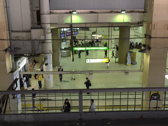 上を向いて歩こう上野駅_e0000935_16540290.jpg