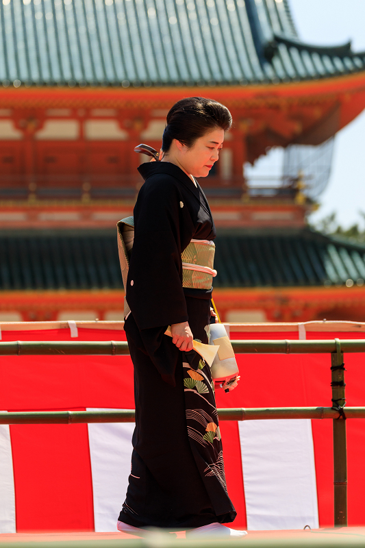 平安神宮例大祭翌日祭　舞踊奉納（祇園甲部　清乃さん、市晴さん、まめ衣さん）_f0155048_0182898.jpg