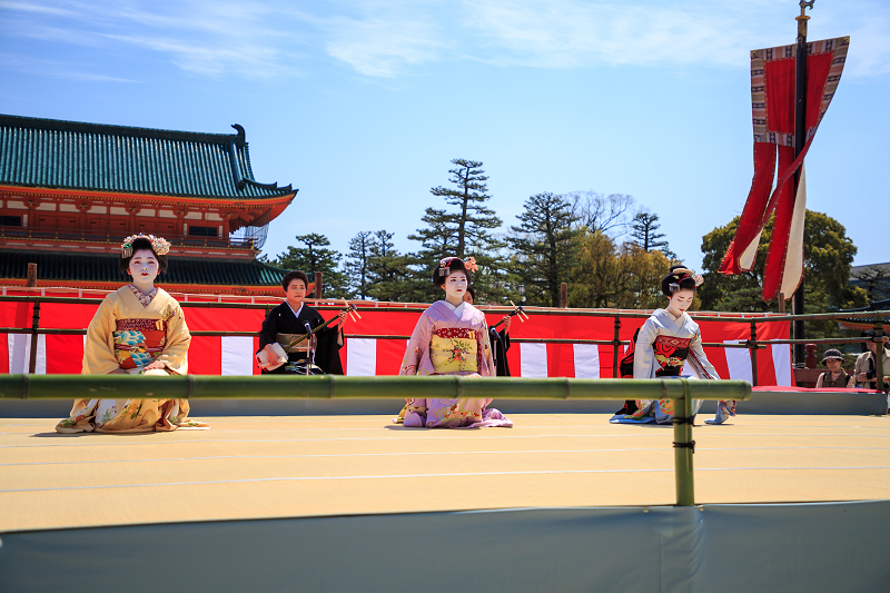 平安神宮例大祭翌日祭　舞踊奉納（祇園甲部　清乃さん、市晴さん、まめ衣さん）_f0155048_0184321.jpg