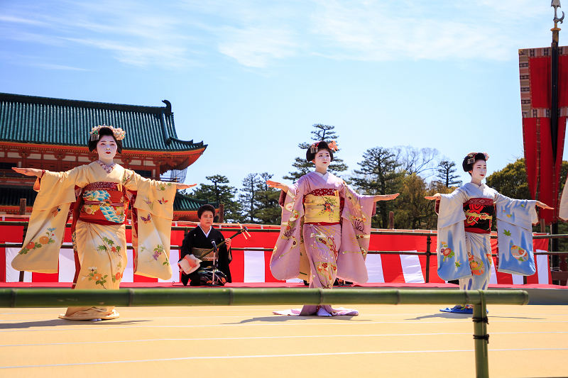 平安神宮例大祭翌日祭　舞踊奉納（祇園甲部　清乃さん、市晴さん、まめ衣さん）_f0155048_019435.jpg