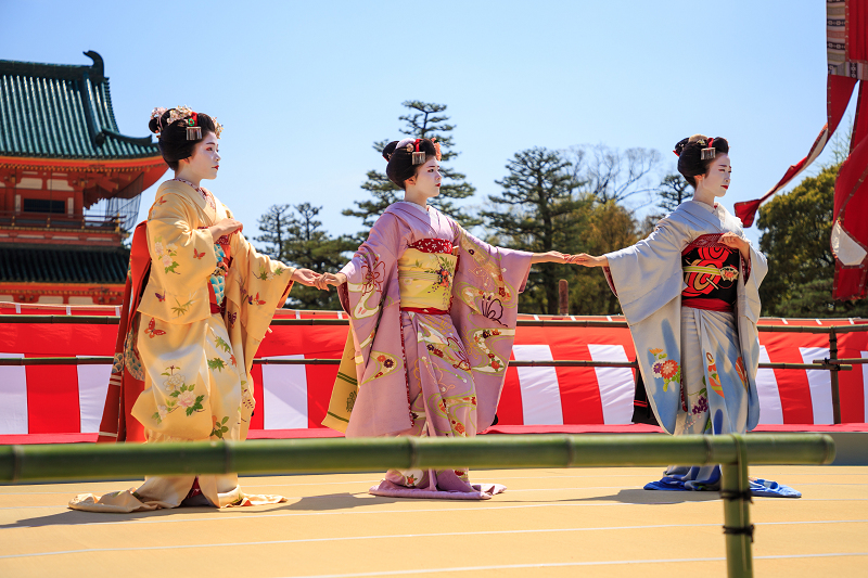 平安神宮例大祭翌日祭　舞踊奉納（祇園甲部　清乃さん、市晴さん、まめ衣さん）_f0155048_0232087.jpg