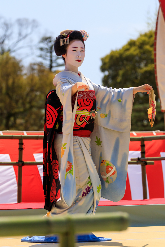 平安神宮例大祭翌日祭　舞踊奉納（祇園甲部　清乃さん、市晴さん、まめ衣さん）_f0155048_0255951.jpg