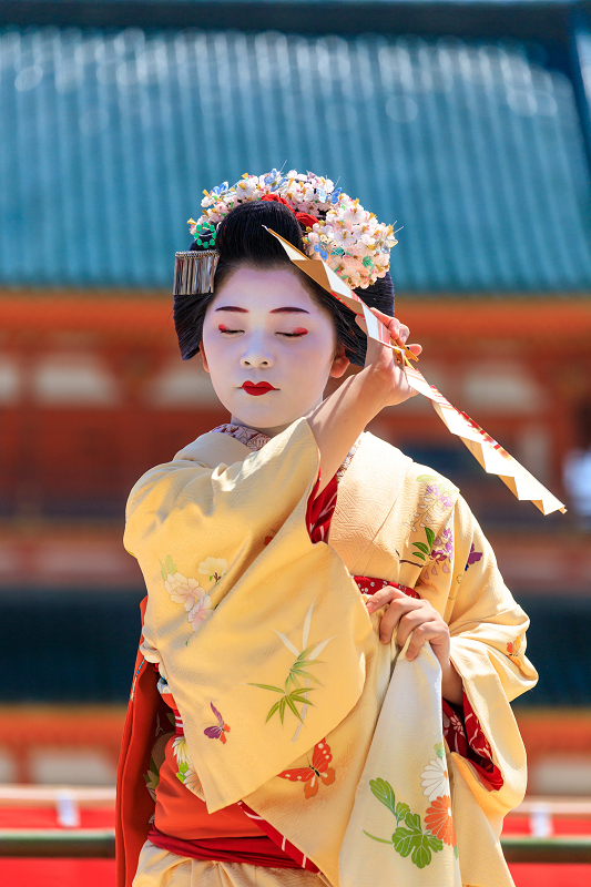 平安神宮例大祭翌日祭　舞踊奉納（祇園甲部　清乃さん、市晴さん、まめ衣さん）_f0155048_026487.jpg