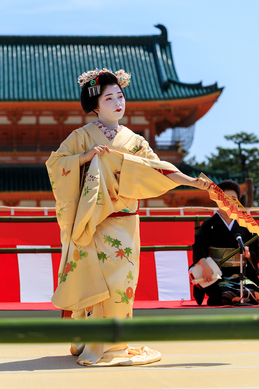 平安神宮例大祭翌日祭　舞踊奉納（祇園甲部　清乃さん、市晴さん、まめ衣さん）_f0155048_0271545.jpg