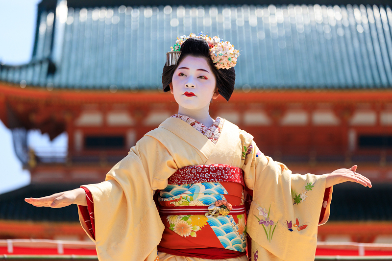 平安神宮例大祭翌日祭　舞踊奉納（祇園甲部　清乃さん、市晴さん、まめ衣さん）_f0155048_0291131.jpg