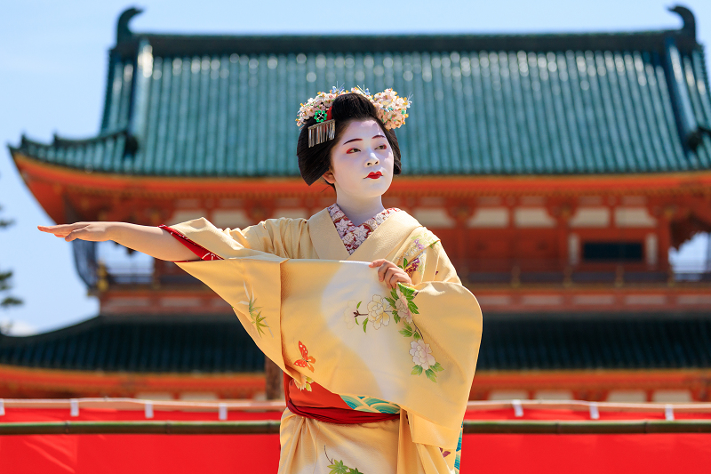 平安神宮例大祭翌日祭　舞踊奉納（祇園甲部　清乃さん、市晴さん、まめ衣さん）_f0155048_0303826.jpg