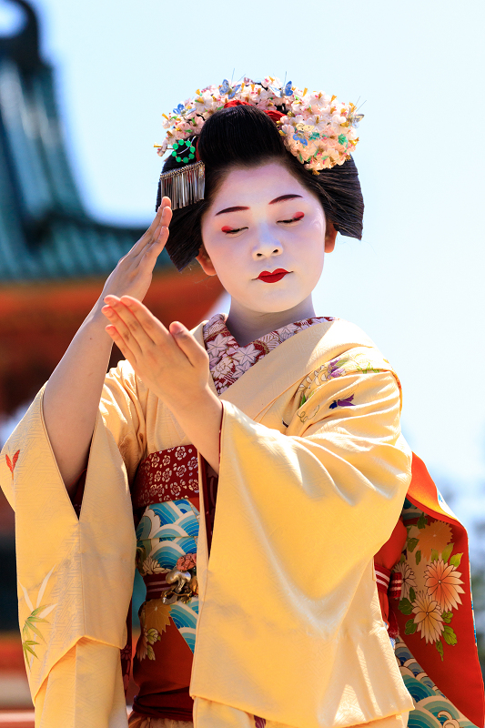 平安神宮例大祭翌日祭　舞踊奉納（祇園甲部　清乃さん、市晴さん、まめ衣さん）_f0155048_031507.jpg