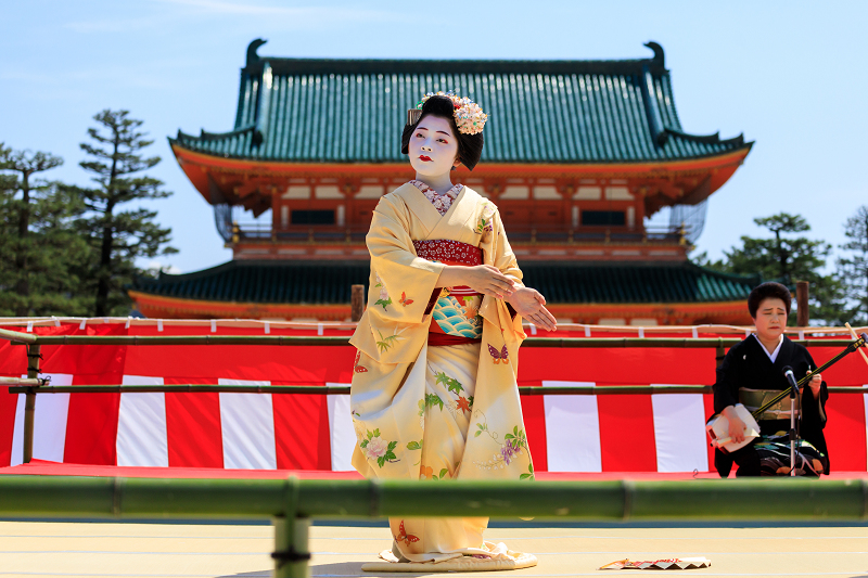 平安神宮例大祭翌日祭　舞踊奉納（祇園甲部　清乃さん、市晴さん、まめ衣さん）_f0155048_03162.jpg