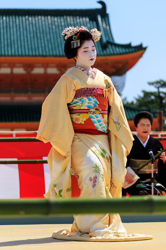 平安神宮例大祭翌日祭　舞踊奉納（祇園甲部　清乃さん、市晴さん、まめ衣さん）_f0155048_0321029.jpg