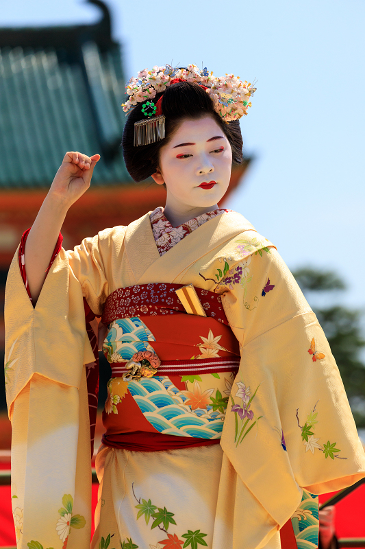 平安神宮例大祭翌日祭　舞踊奉納（祇園甲部　清乃さん、市晴さん、まめ衣さん）_f0155048_0322579.jpg