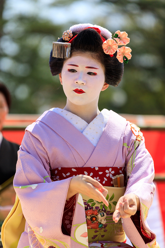 平安神宮例大祭翌日祭　舞踊奉納（祇園甲部　清乃さん、市晴さん、まめ衣さん）_f0155048_0325751.jpg